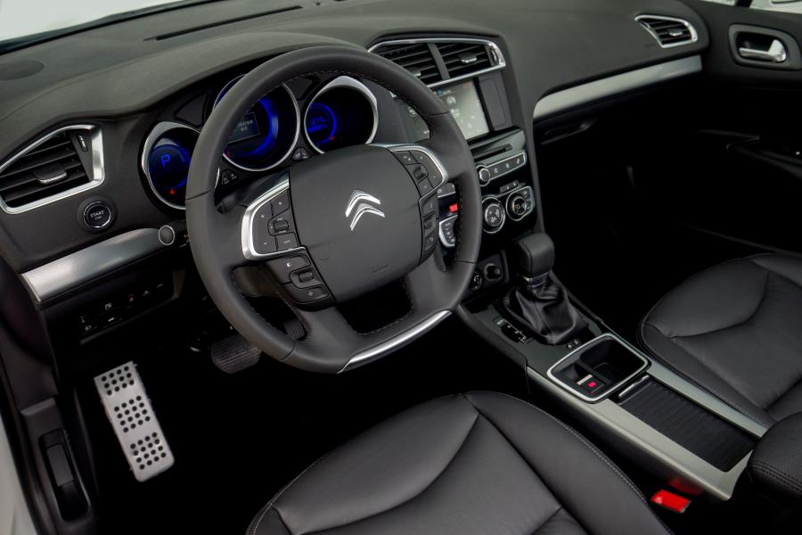 Интерьер Citroen C4 L 2016 года  (CN) (фото 4 из 29)